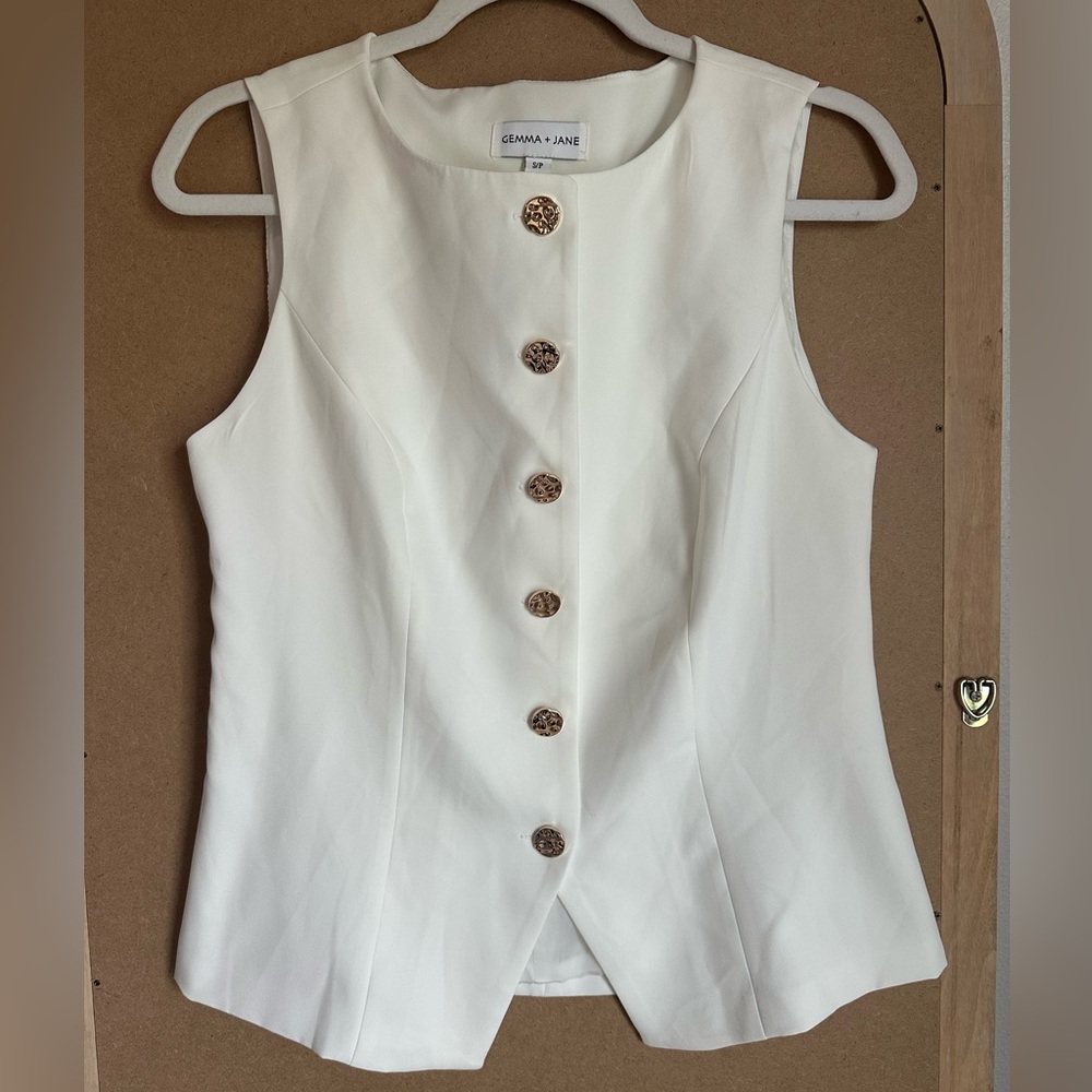 Elegant Ivory Sleeveless Blouse with Gold Button Accents